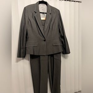 Le Suit gray denim look